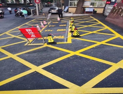 玉溪玉溪厂区划线，园区停车场划线，车库标识标线